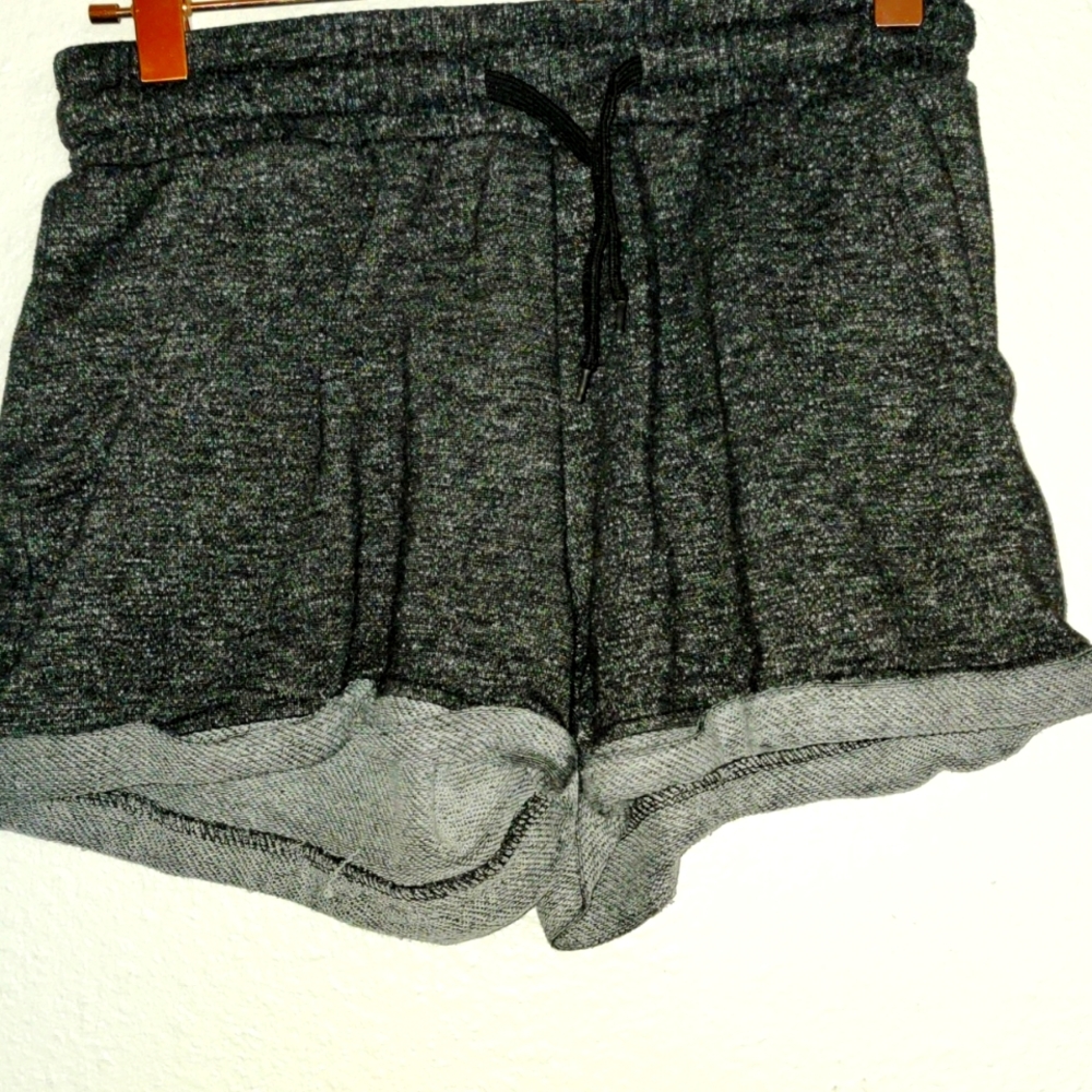 Shorts with drawstring and pockets waist black  size medium